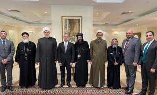 سفير مصر في قطر يستقبل الوفد المصري المشارك في مؤتمر الدوحة الرابع عشر لحوار الأديان