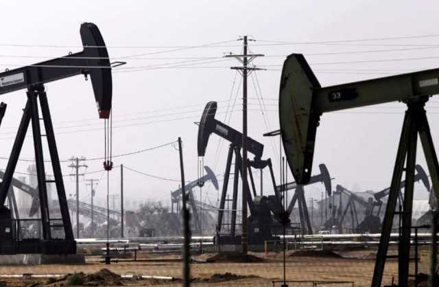 تراجع طفيف فى أسعار النفط.. والتوجه الأوروبى لحظر النفط الروسى يرفع المكاسب الأسبوعية